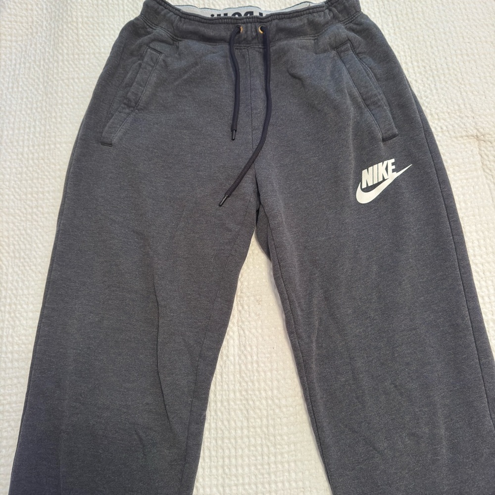 Nike Women’s Gray Sweatpants